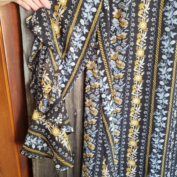 Lulu's Black Floral Longsleeve Ruffle Shift Dress Size Small Chainlink - Picture 4 of 9